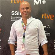 Profesional en activo en el ámbito audiovisual, cinematográfico, fotografía y diseño que imparte formación con amplia experiencia